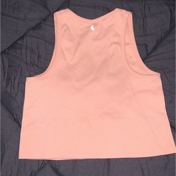 Seamless V-Neck Crop Rib Tank (90 degree by Reflex) - Picture 3 of 4